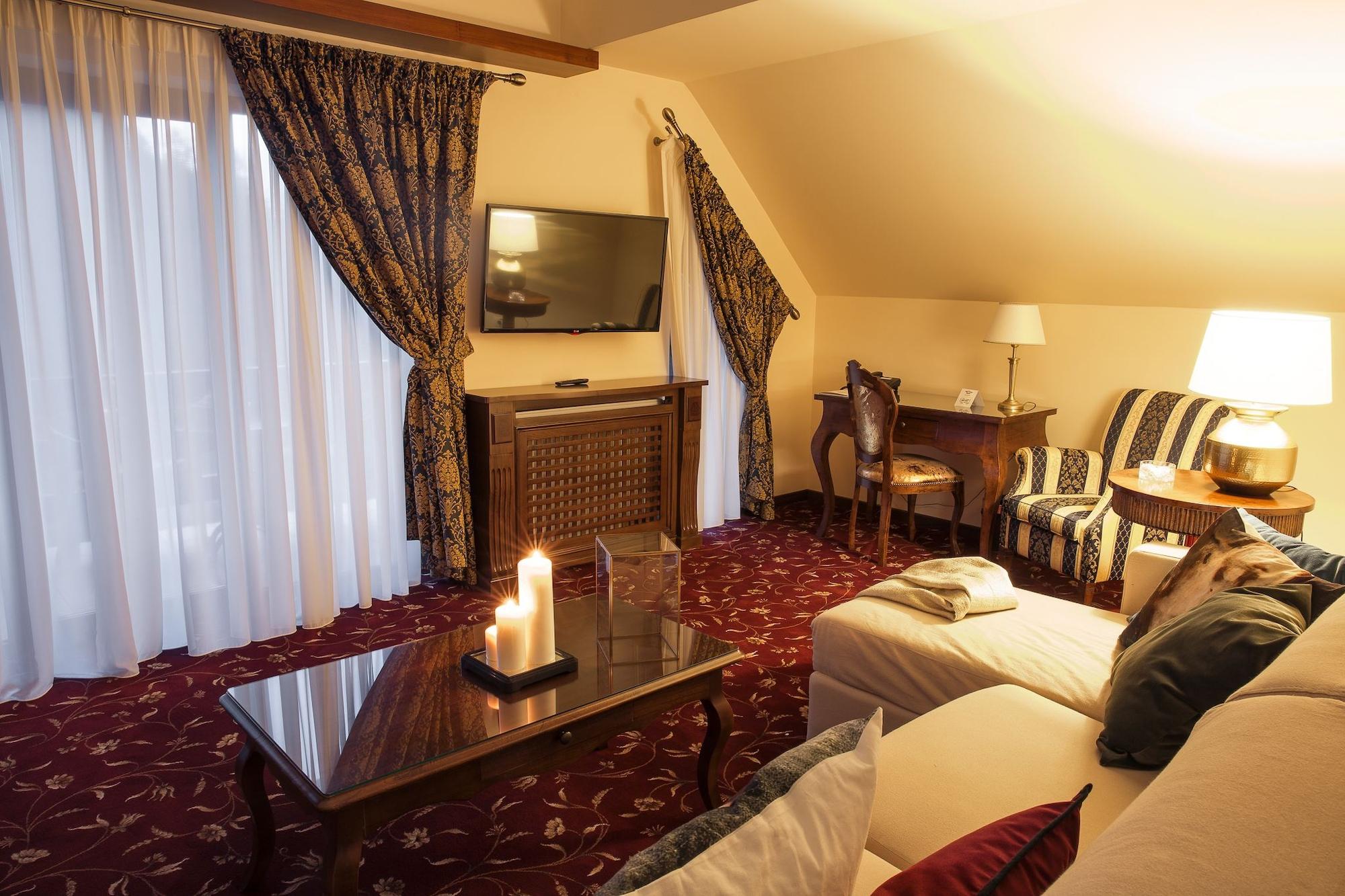 Hotel Boutique Belvedere Sinaia Buitenkant foto