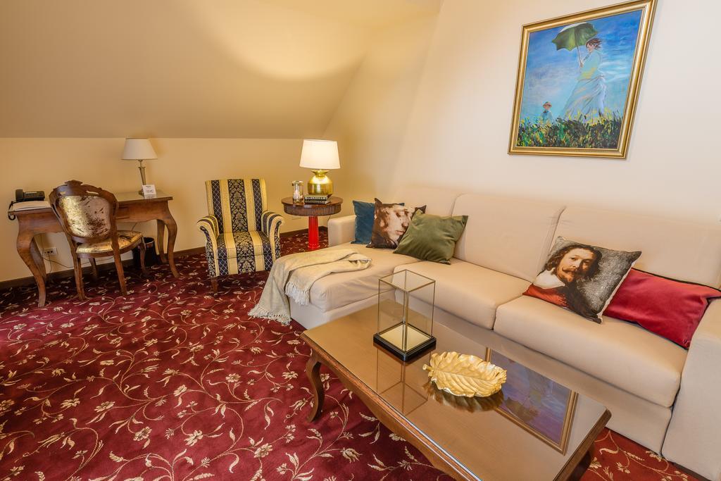 Hotel Boutique Belvedere Sinaia Buitenkant foto