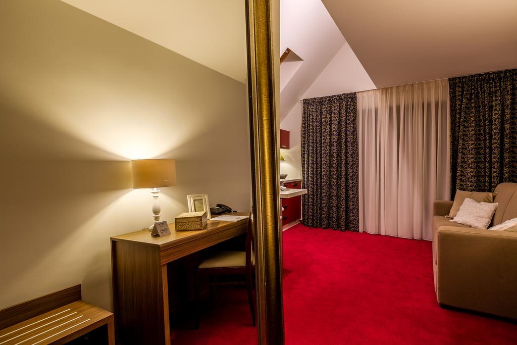 Hotel Boutique Belvedere Sinaia Buitenkant foto
