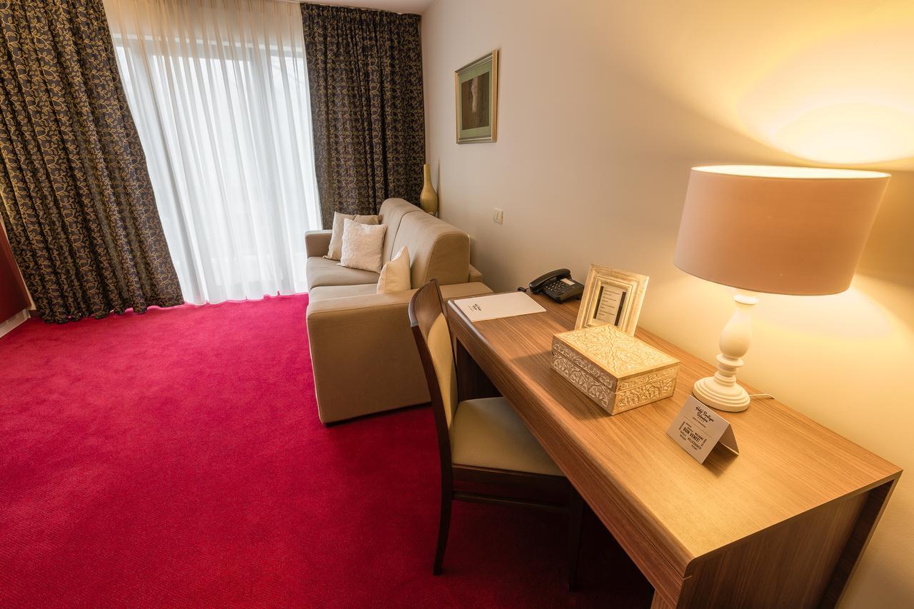 Hotel Boutique Belvedere Sinaia Buitenkant foto